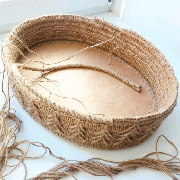 Круглая джутовая корзина