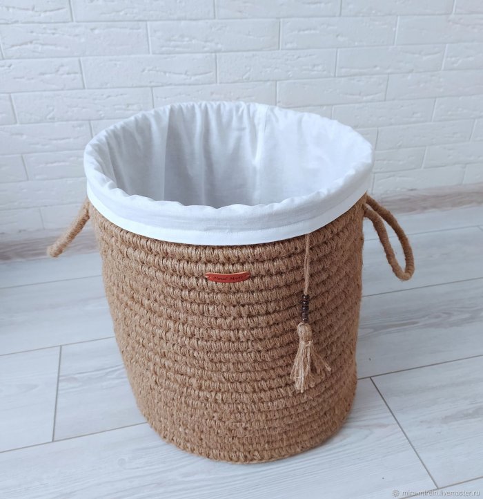 Плетеная корзина из джута