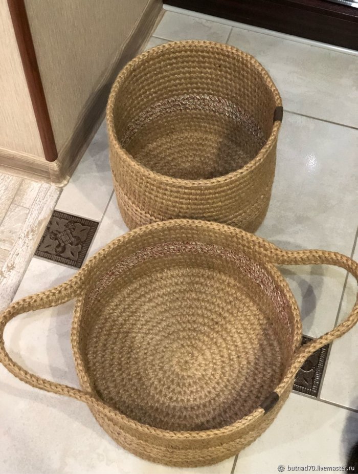 Плетеная корзина из джута