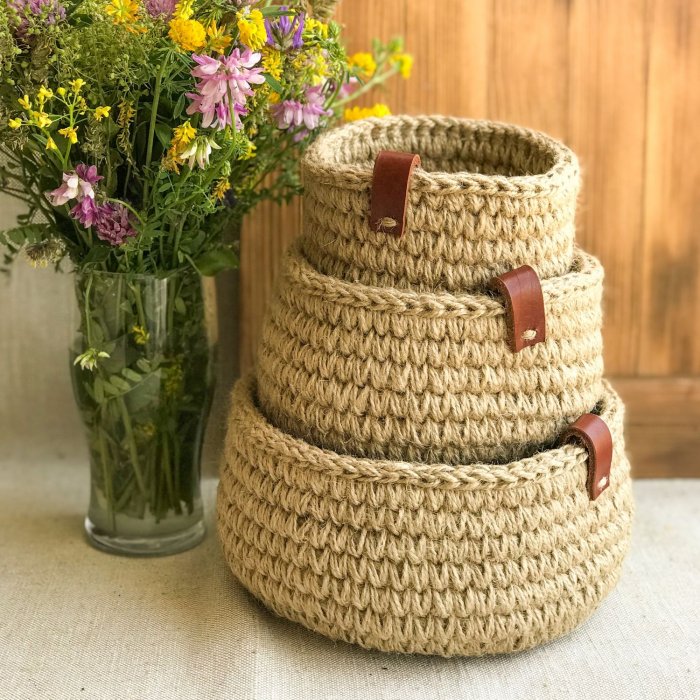 Вязаные корзины из джута