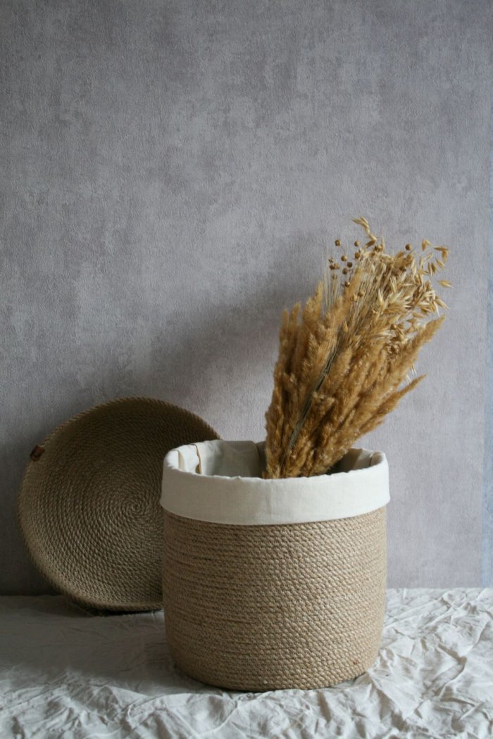 Плетеная корзина из джута