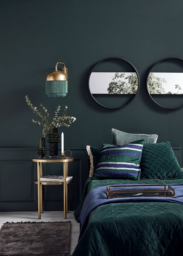 Спальня в темно зеленых тонах
