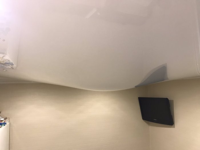 Затопило потолок