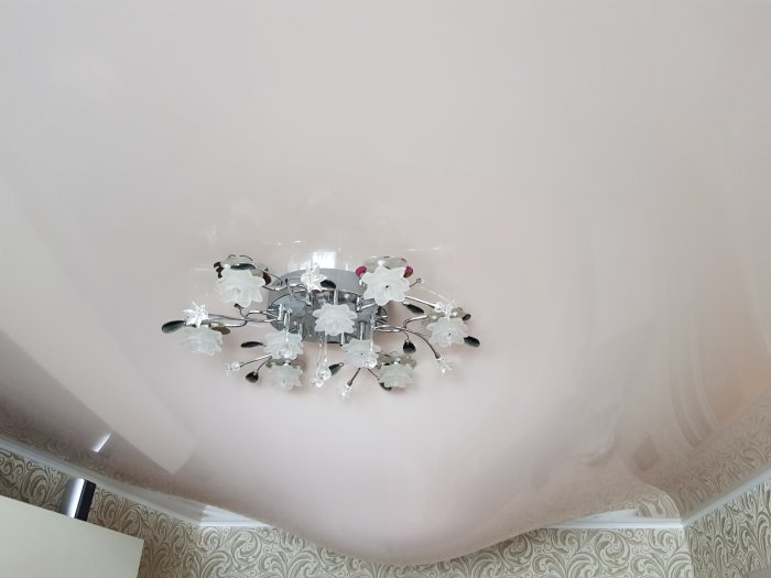 Затопили натяжной потолок