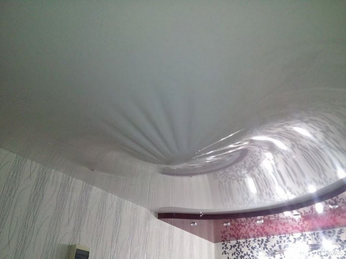Навесной потолок с водой
