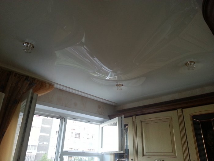 Натяжной потолок потоп