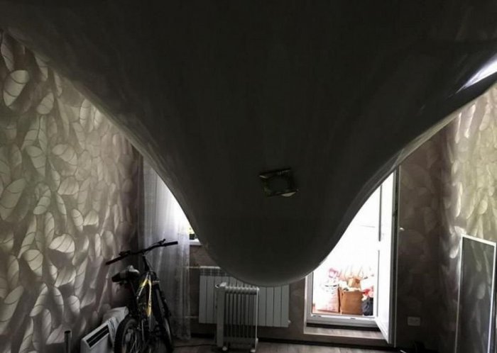 Вода в натяжном потолке