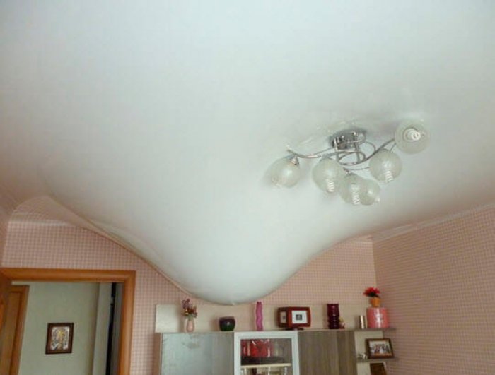 Затопили подвесной потолок