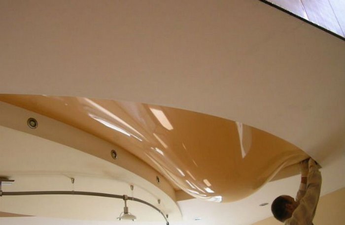 Вода в натяжном потолке