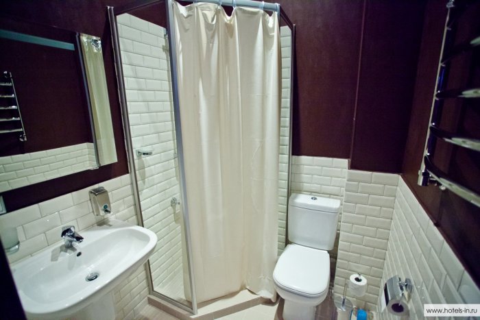 Душевая кабина в ванной 4 кв.м