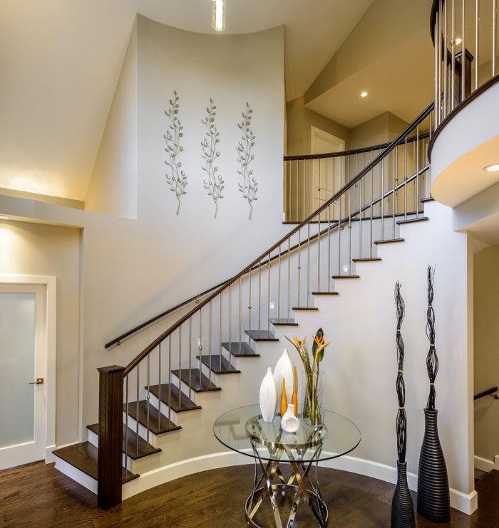 Освещение над лестницей в частном доме