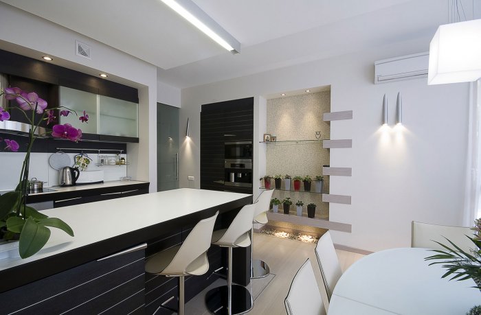 Кухня ниша с барной стойкой