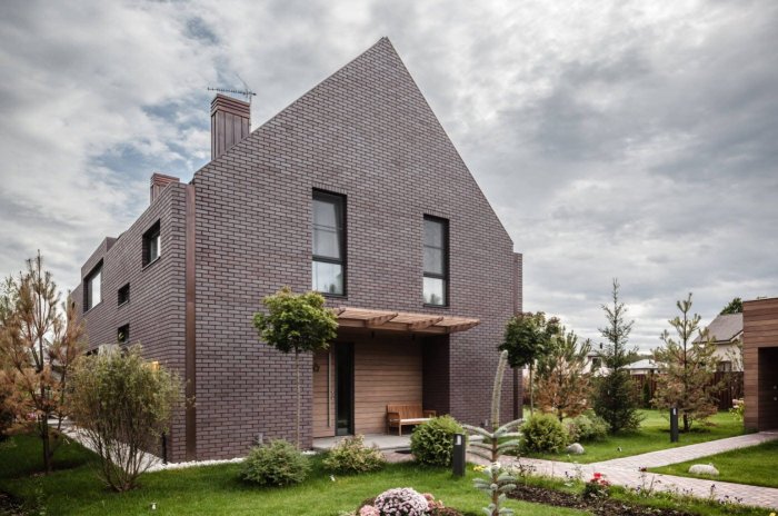 Современный кирпичный дом