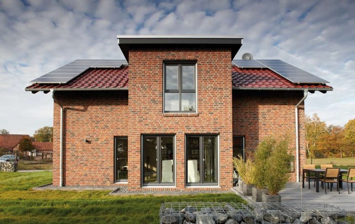 Фасады коттеджей из кирпича