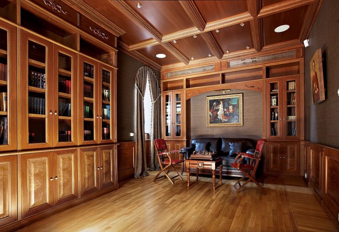 Интерьер кабинета в загородном доме
