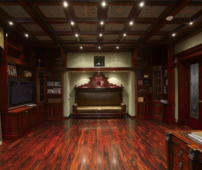 Интерьер из темного дерева