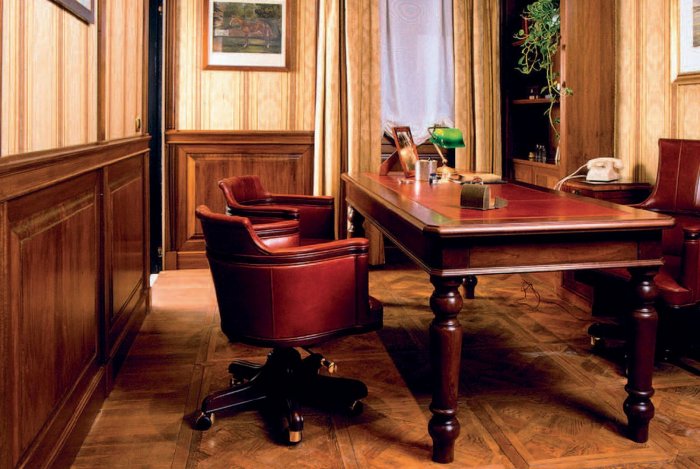 Отделка кабинета деревянными панелями