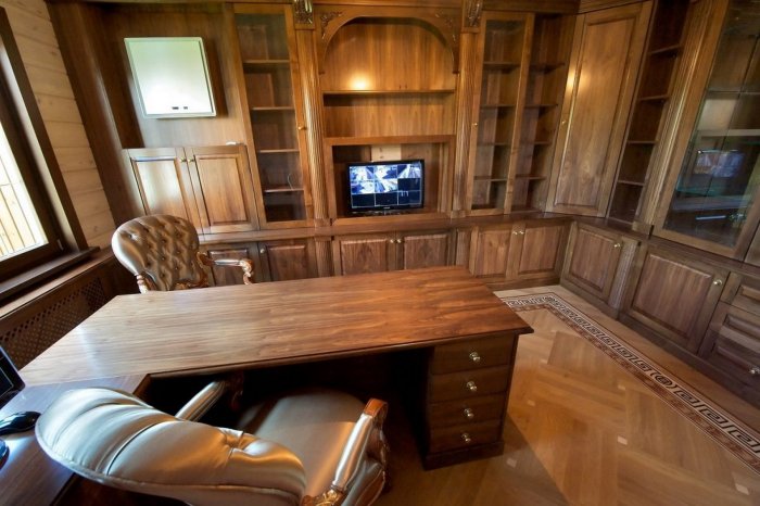 Кабинет из дерева