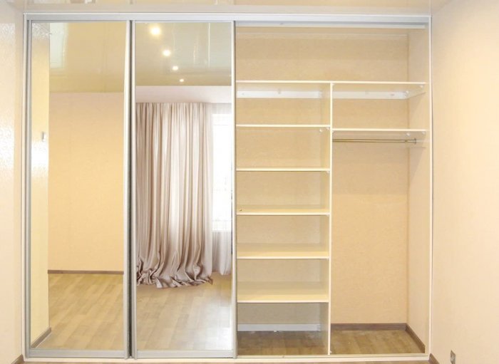 Встроенный шкаф купе в го