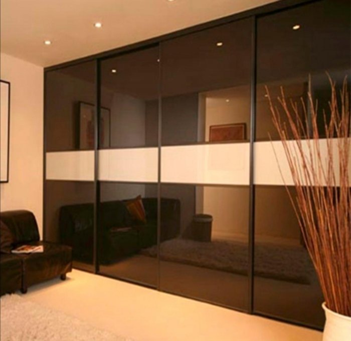 Встроенный шкаф-купе в гостиную