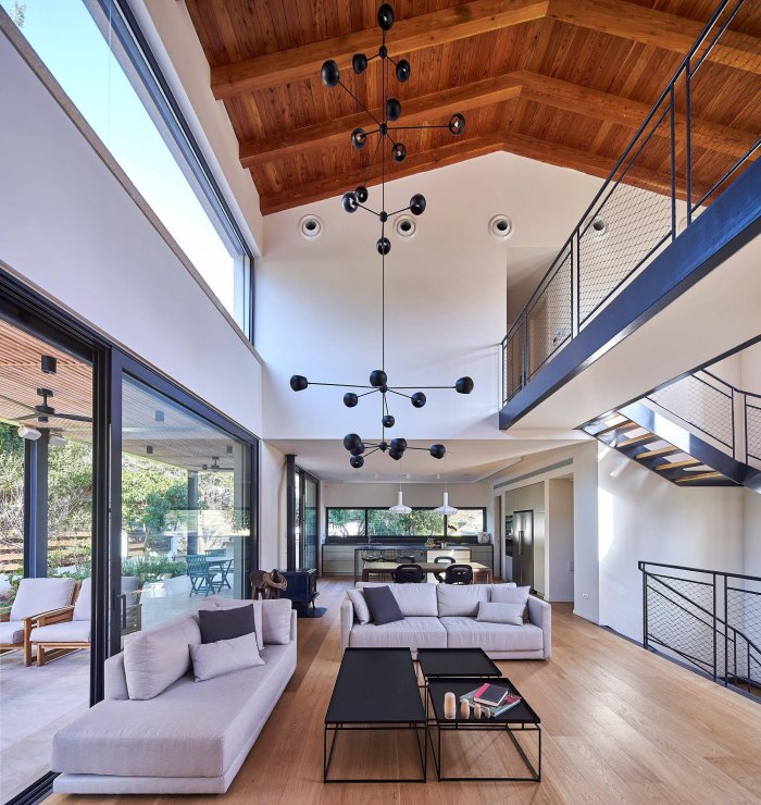 Интерьеры домов со вторым светом