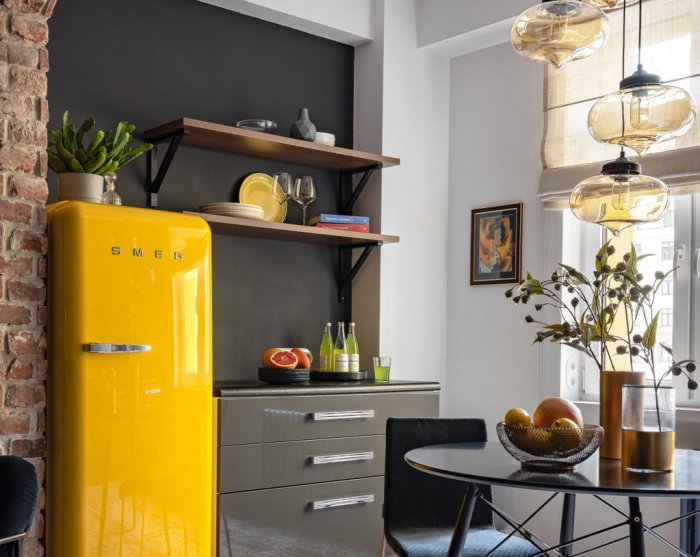 Холодильник Smeg в интерьере кухни