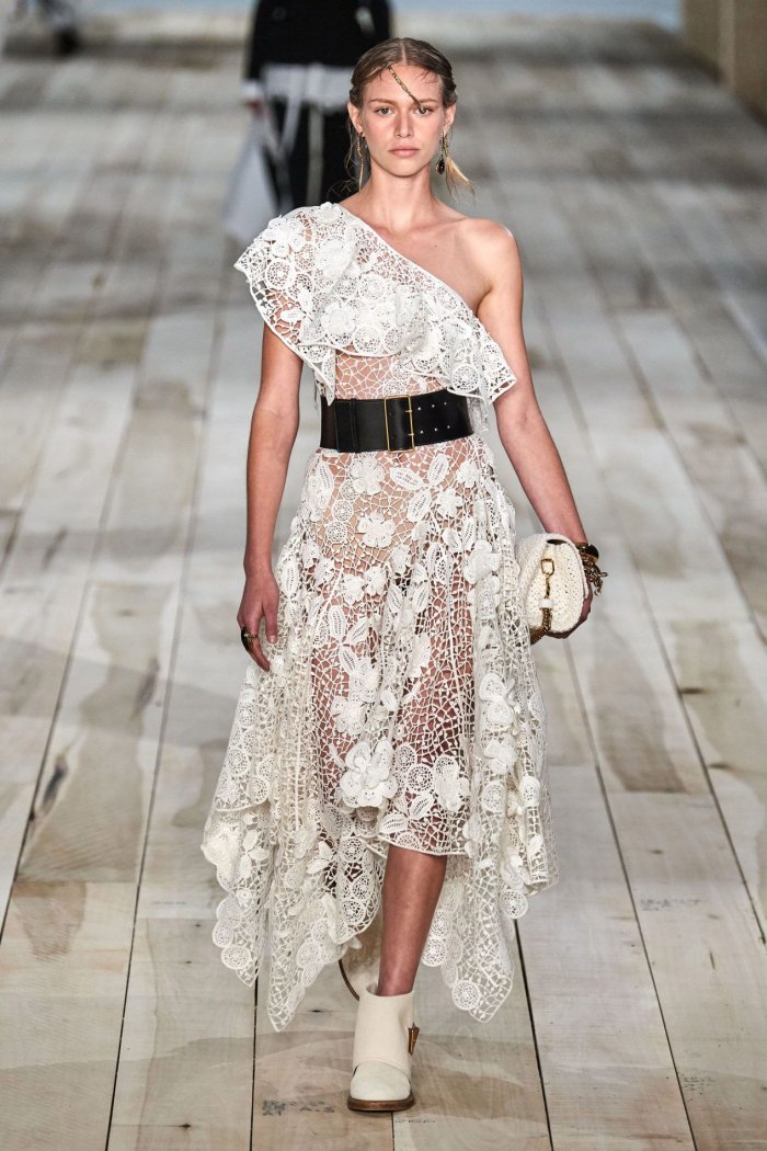 Alexander McQueen ВЕСНА-ЛЕТО 2022 READY-TO-WEAR (65 фото)