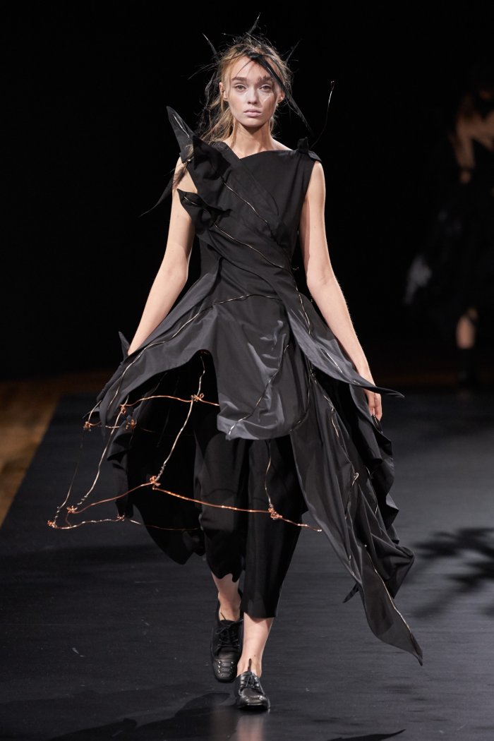 Yohji Yamamoto ВЕСНА-ЛЕТО 2022 READY-TO-WEAR (65 фото)