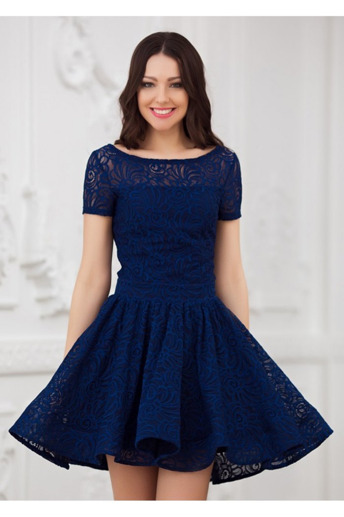 Платье с пышной юбкой