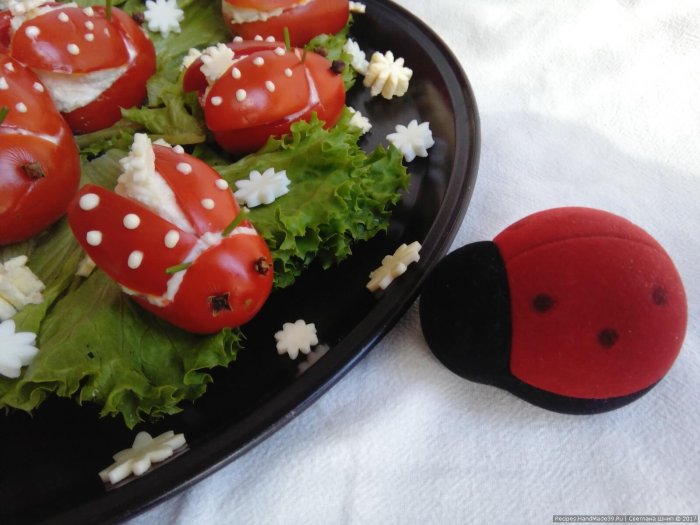 Канапе «Божья коровка» с маслинами