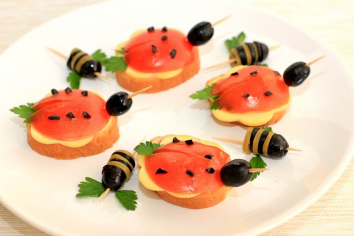 Канапе «Божья коровка» с маслинами