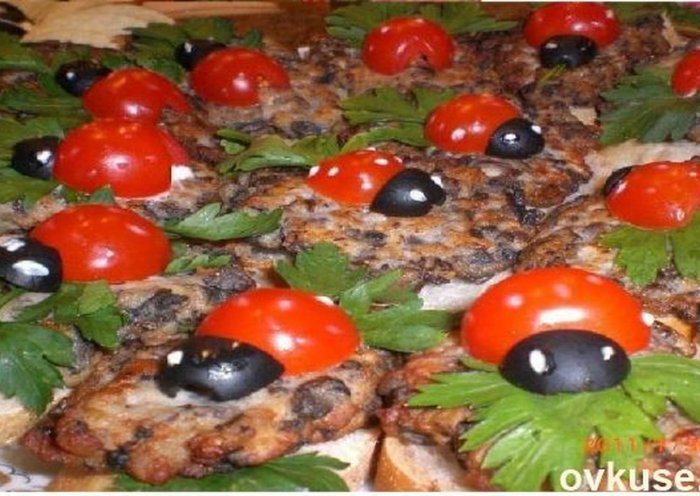 Бутерброд из помидора черри