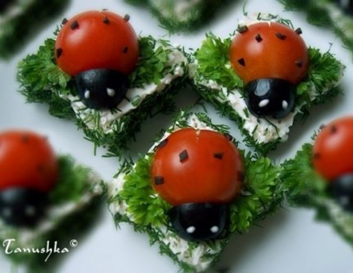 Божья коровка на чипсах бутерброд