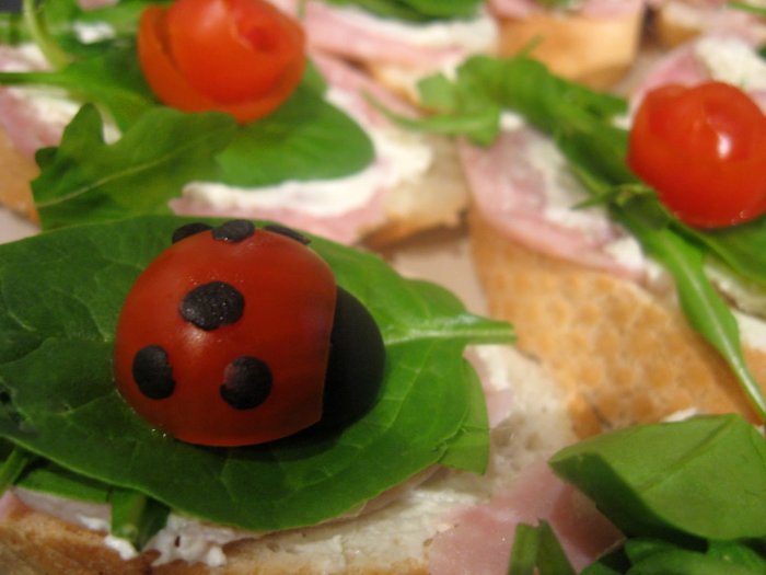 Красивые бутерброды на праздничный стол Божья коровка