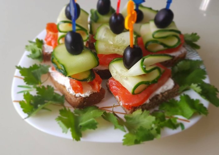 Закуска с вялеными помидорами