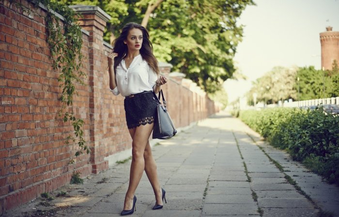 Красивые девушки в юбках