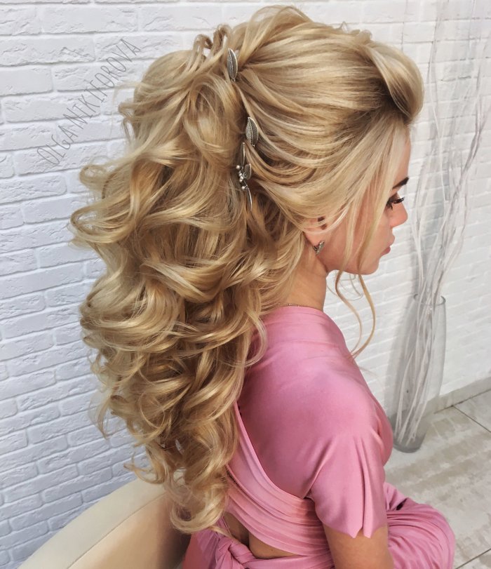 Прически на выпускной