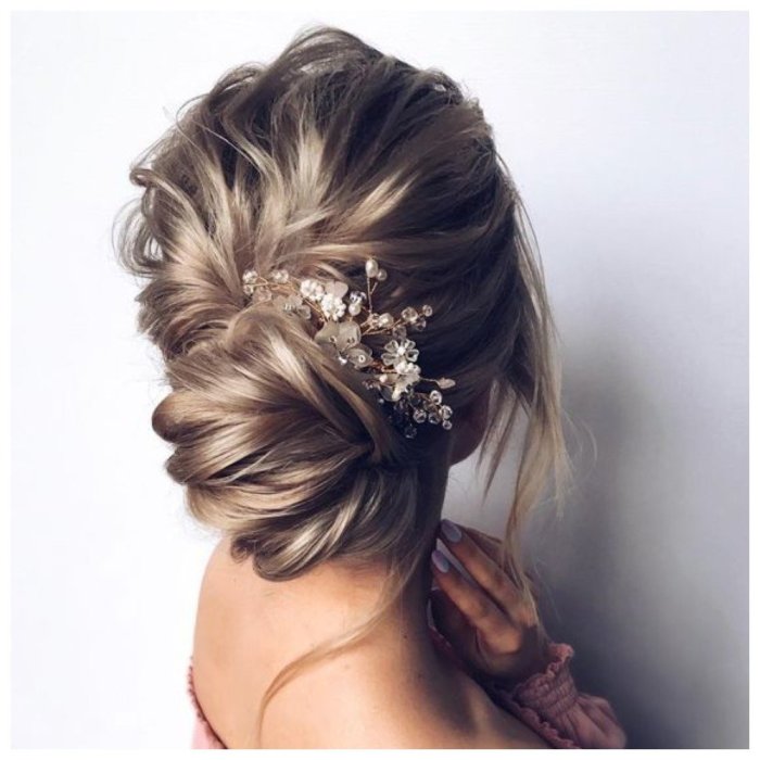 Вечерние прически на средние волосы