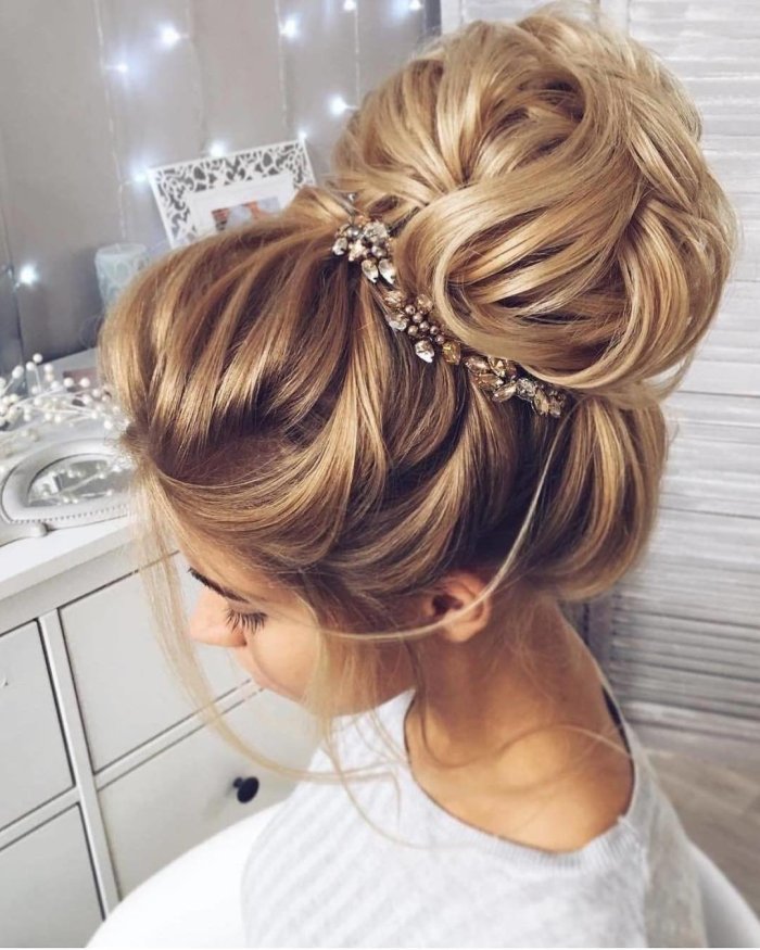 Прически с кудрями на длинные волосы