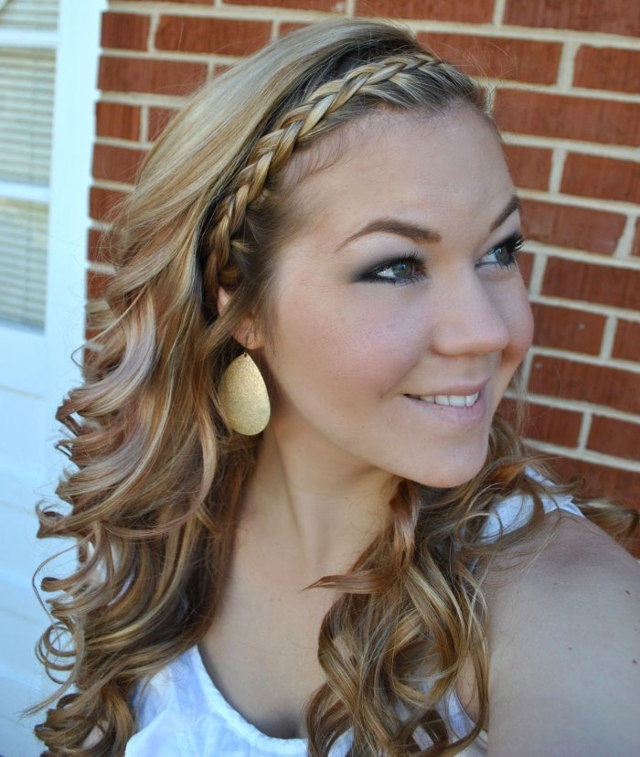 Прическа на длинные прямые волосы