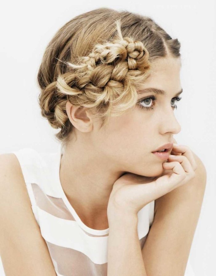 Челку в косичку и распущенные волосы