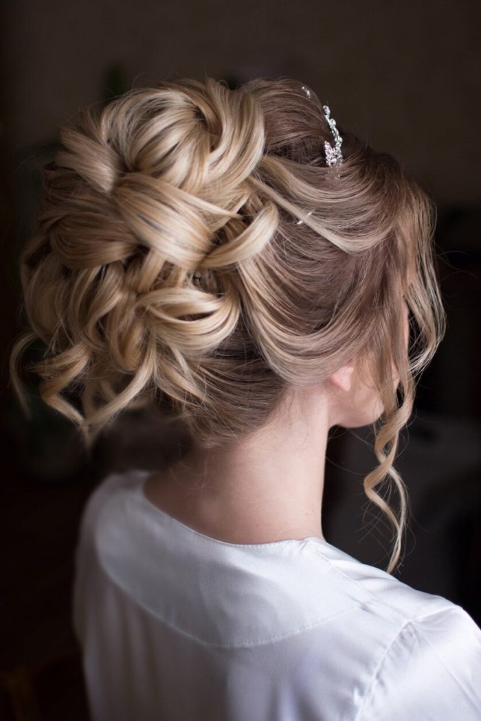Элегантные прически на длинные волосы