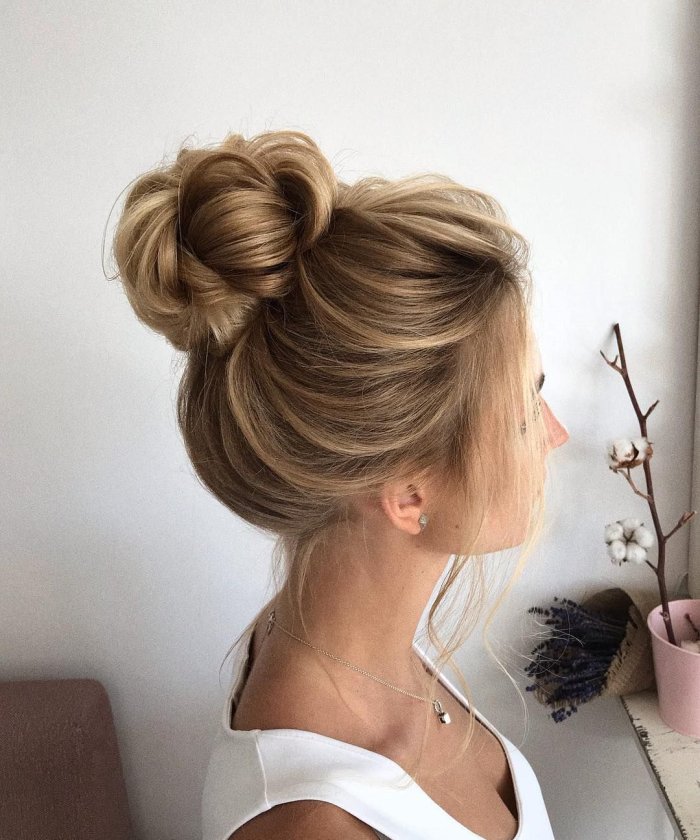 Торжественные прически на средние волосы