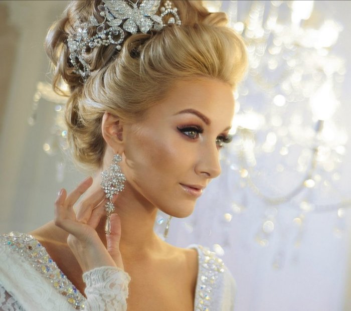 Прическа пучок на длинные волосы