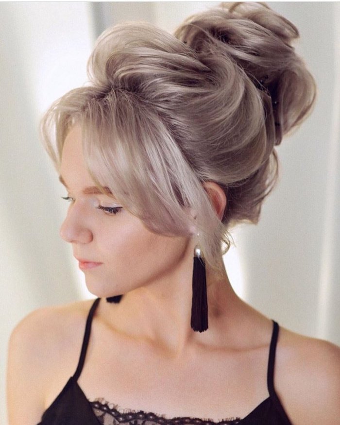 Высокие прически на короткие волосы