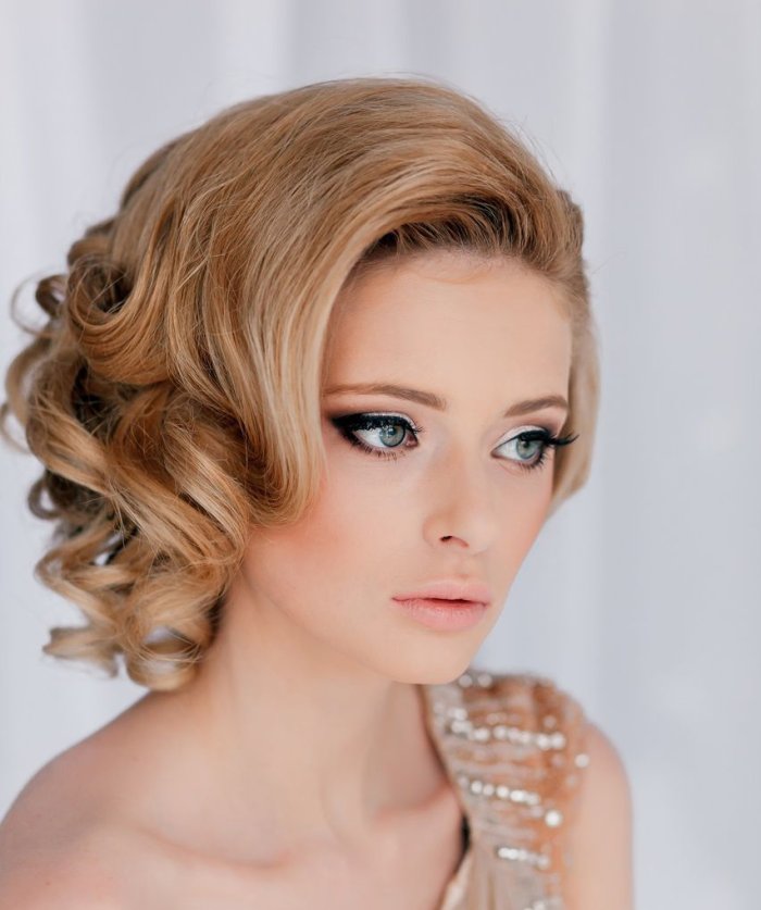 Прически на короткие волосы