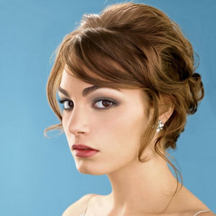 Причёска на каре вечерняя с чёлкой