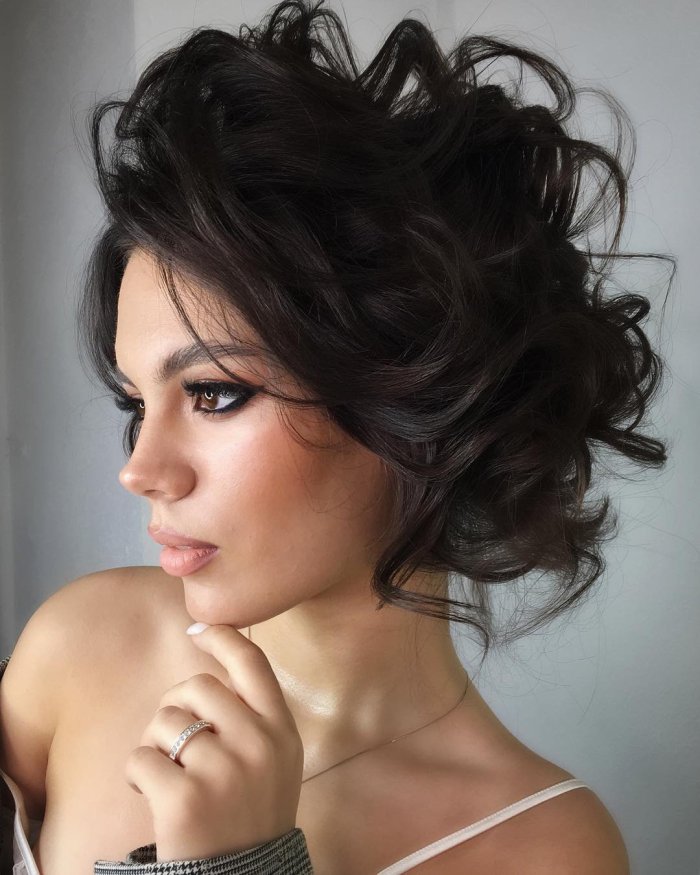 Высокие прически на короткие волосы