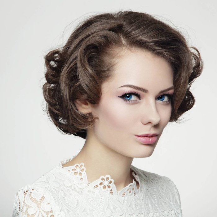 Прически на короткие волосы