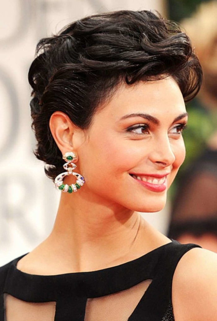 Прически на короткие волосы